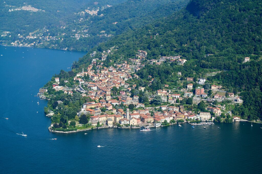 밀라노 근교 호수 항공뷰