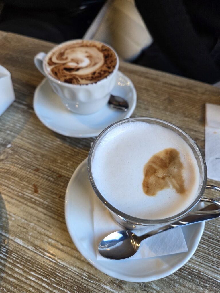 카푸치노와 라떼 마끼아또의 모습!