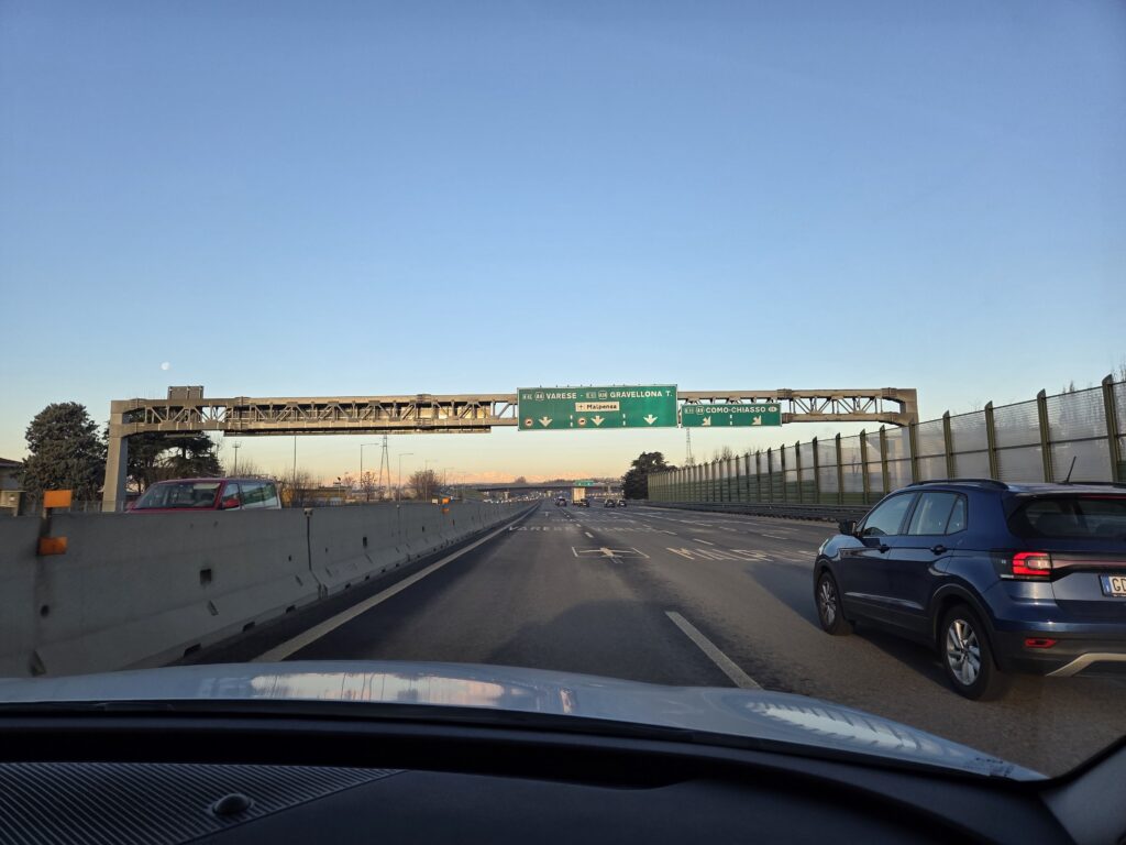 밀라노 말펜사 가는길 고속도로 표지판