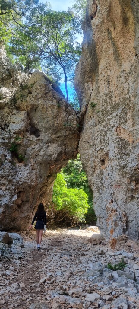 이탈리아 사르데냐 해변으로 이어진 트래킹 코스