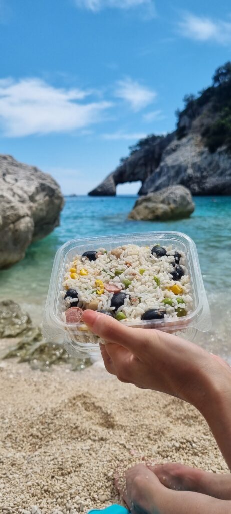 사르데냐 칼라 골로리체(Cala Goloritzé)에 가져간 점심 coldrice