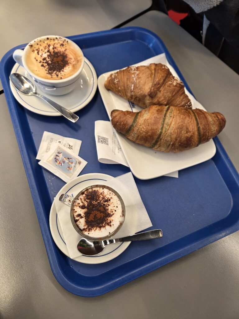 이탈리아 마트에서 먹는 간단한 이탈리아식 아침식사