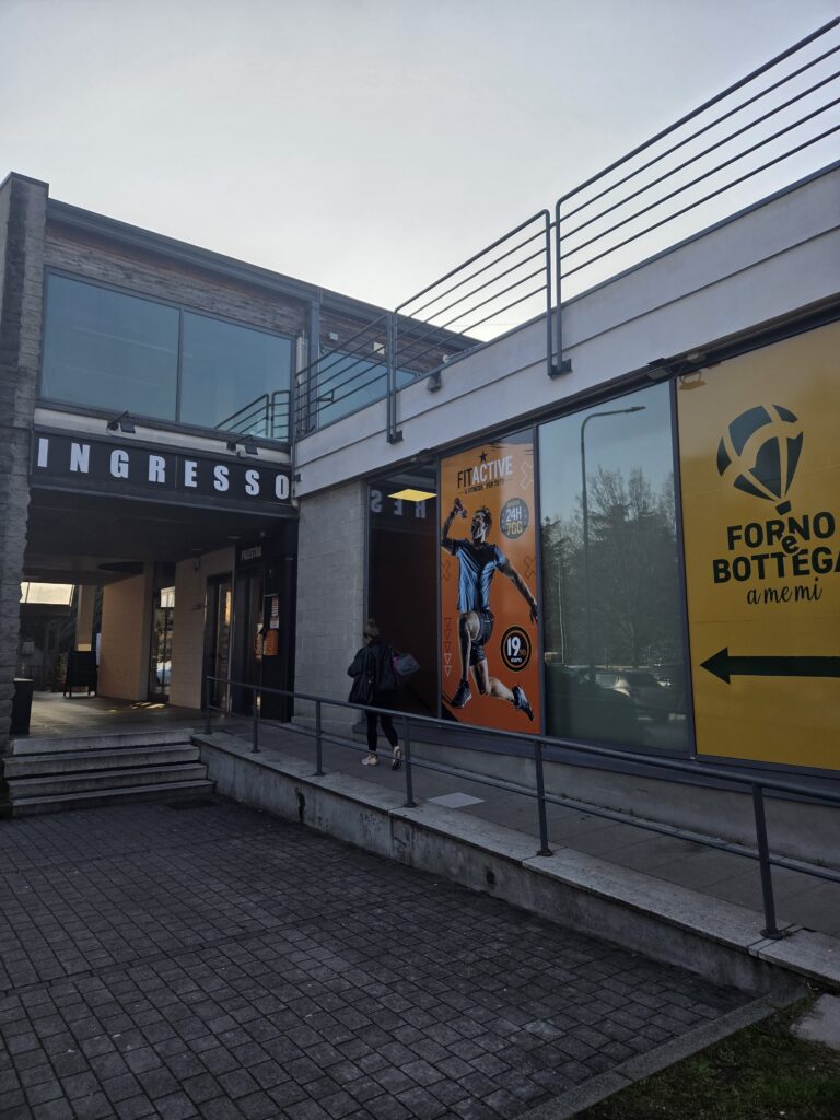 밀라노 fitactive 헬스장 짐 외부모습