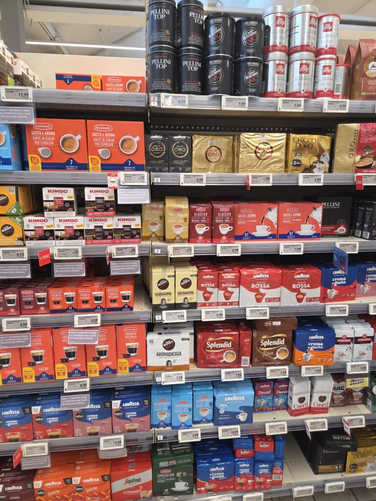 이탈리아 마트에서 볼수 있는 커피코너